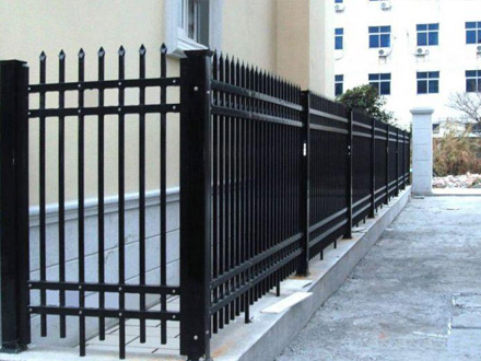 四橫杠鋅鋼護(hù)欄