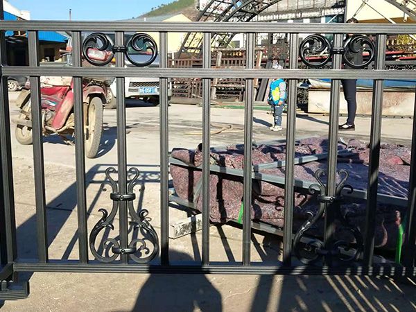 陽臺(tái)護(hù)欄